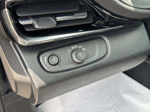 Used 2025 Buick Envista Sport Touring w/ Convenience I Package FWD image 39