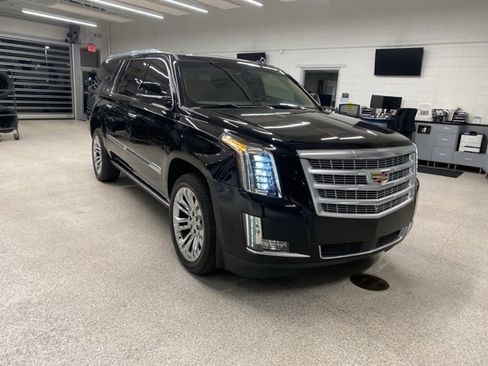 Used 2020 Cadillac Escalade ESV Premium Luxury w/ LPO, Radiant Package image 3