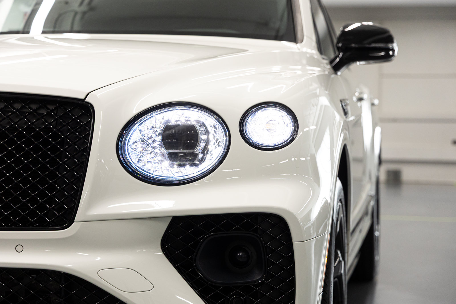 Used 2023 Bentley Bentayga AWD/4WD image 11