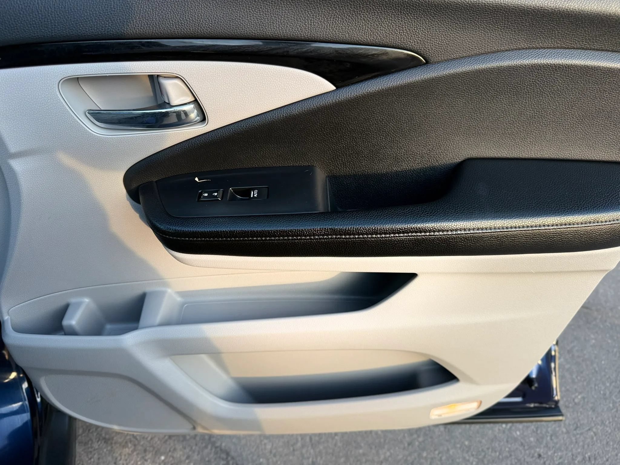Used 2017 Honda Pilot Elite image 24