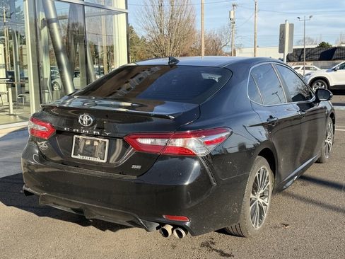 Used 2019 Toyota Camry L image 7
