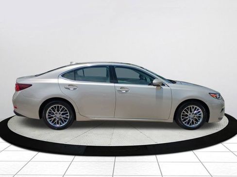 Used 2018 Lexus ES 350 w/ Luxury Package w/Wood Trim FWD image 2