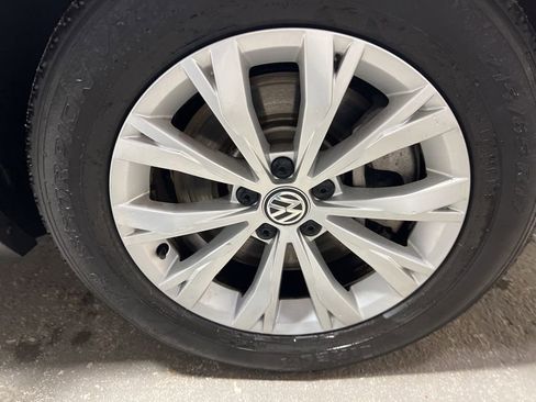 Used 2019 Volkswagen Tiguan SE image 41