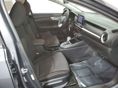 Used 2024 Kia Forte LXS image 9