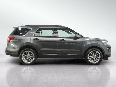 Used 2018 Ford Explorer XLT w/ Equipment Group 202A AWD/4WD image 7