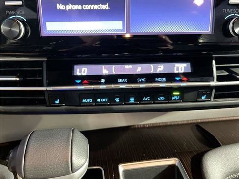 Used 2024 Toyota Sienna XLE image 26