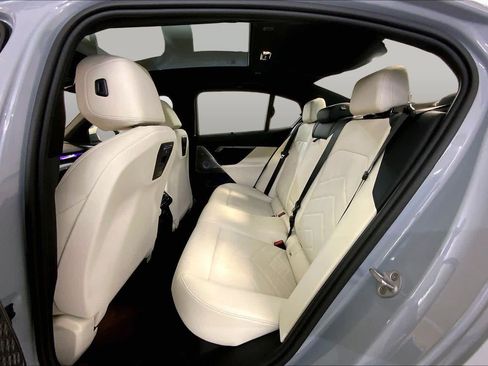 Used 2024 BMW i5 eDrive40i w/ Executive Package RWD image 19