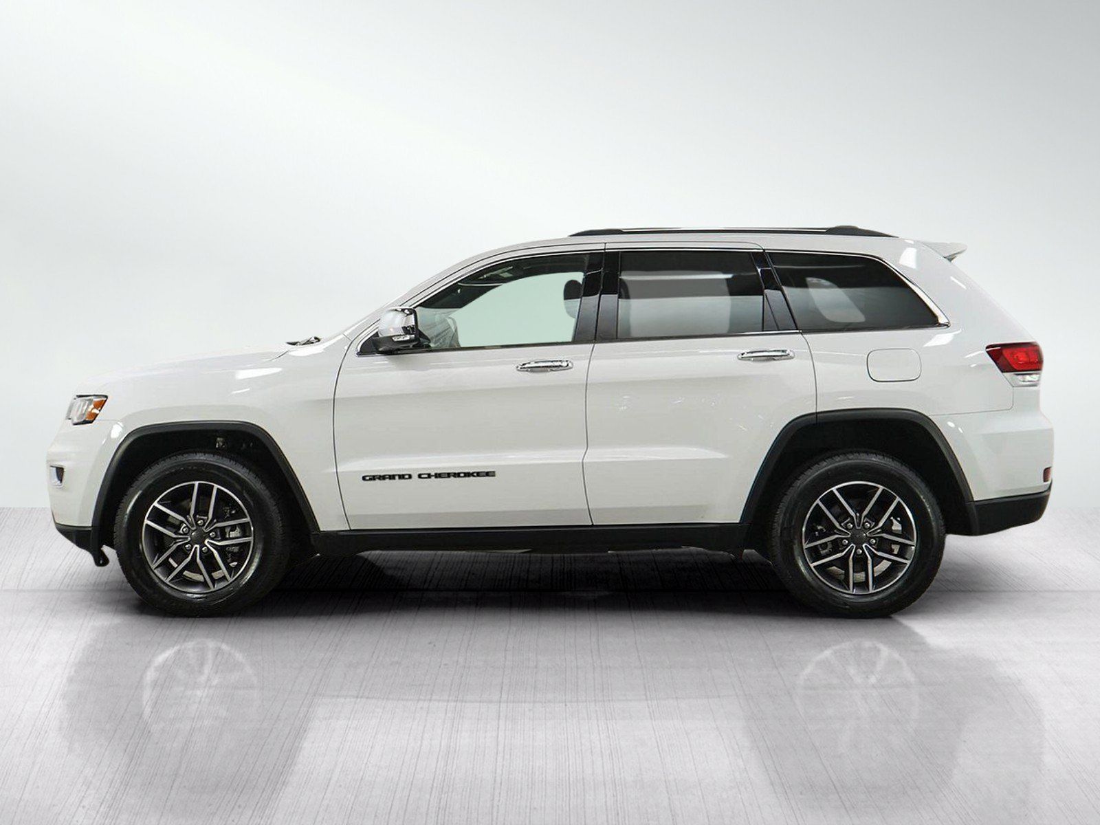Used 2021 Jeep Grand Cherokee Limited AWD/4WD image 2