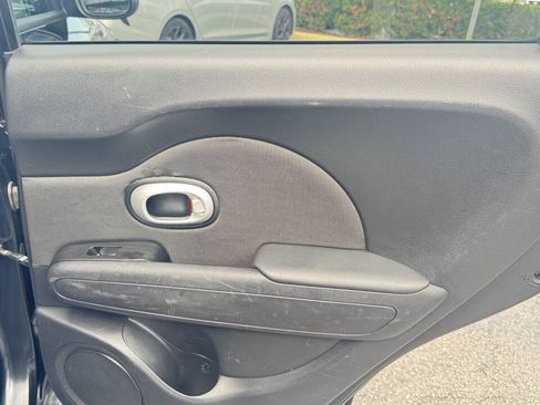 Used 2014 Kia Soul FWD image 33