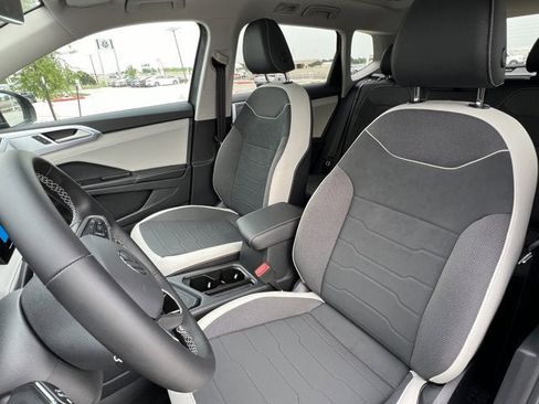 New 2025 Volkswagen Taos SE image 14