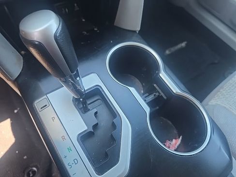 Used 2014 Toyota Camry LE image 16