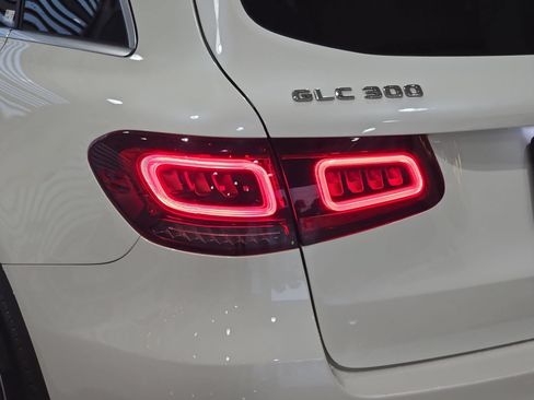 Used 2020 Mercedes-Benz GLC 300 4MATIC image 32