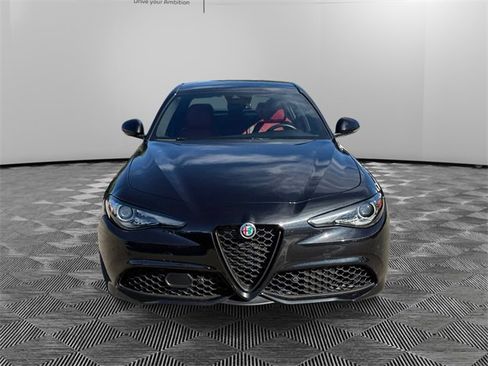Used 2022 Alfa Romeo Giulia Veloce image 2