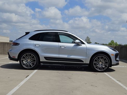 Certified 2026 Porsche Macan image 9