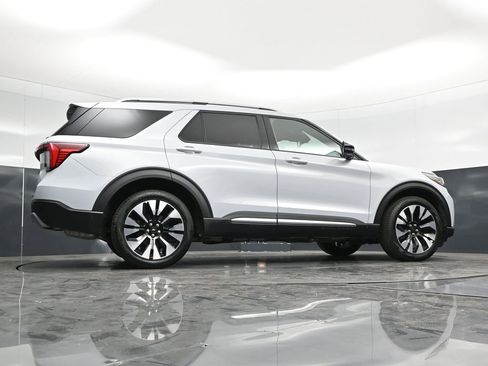Certified 2025 Ford Explorer Platinum w/ LUX Leather Package AWD/4WD image 48
