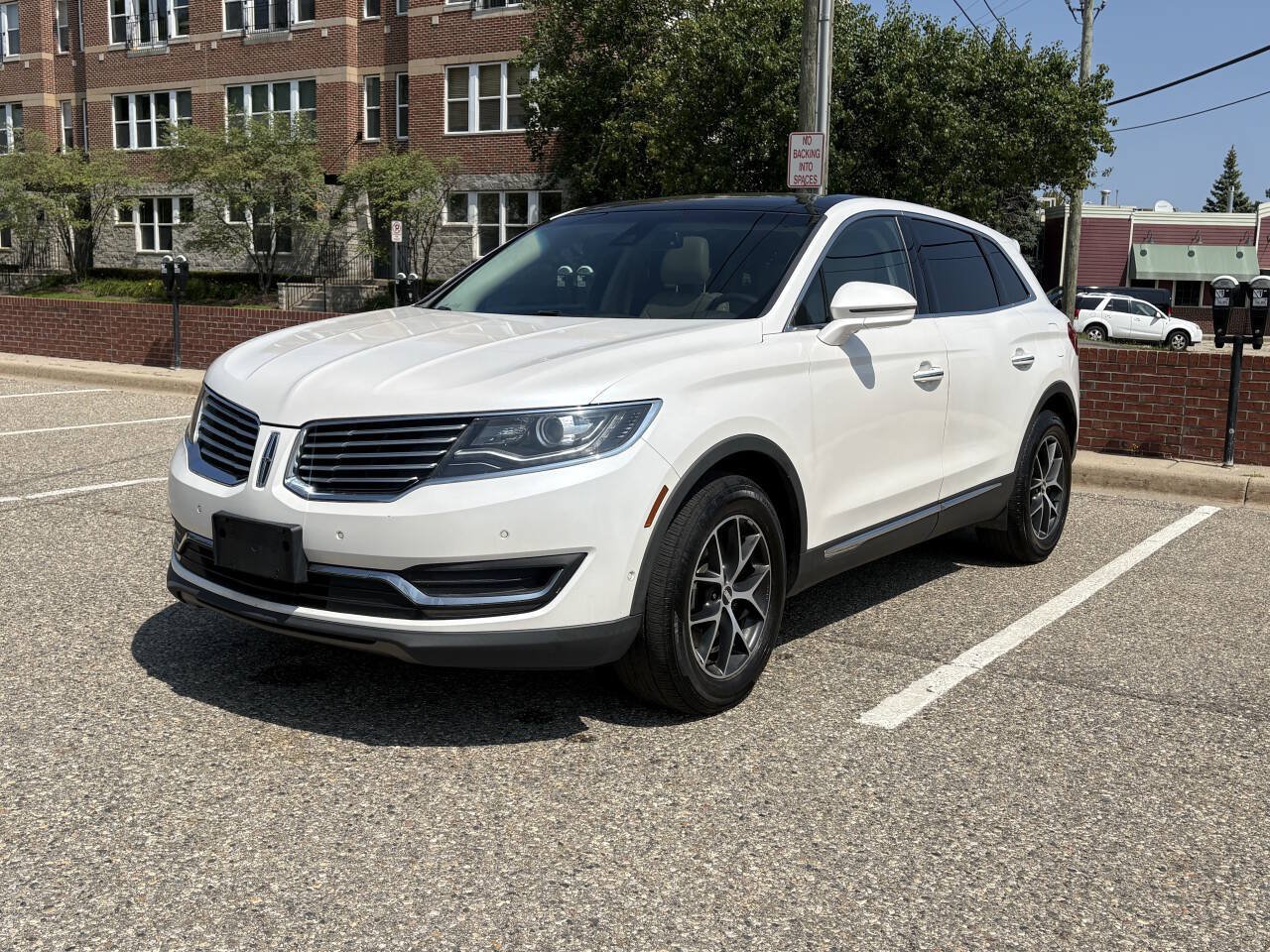 Used 2016 Lincoln MKX Reserve w/ Technology Package AWD/4WD image 2