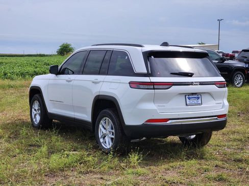 New 2026 Jeep Grand Cherokee Laredo AWD/4WD image 3