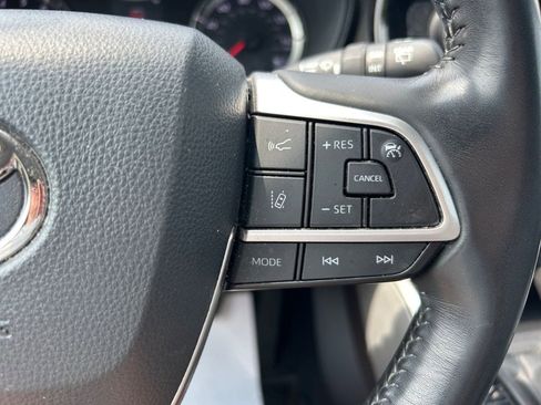 Used 2022 Toyota Highlander LE image 18