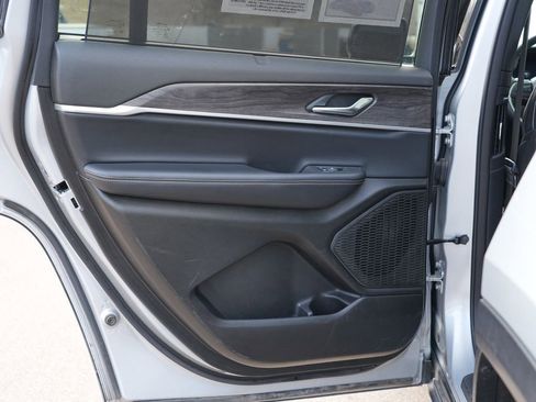 Used 2024 Jeep Grand Cherokee L Limited w/ Luxury Tech Group II image 20