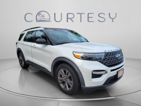 Used 2021 Ford Explorer XLT w/ Equipment Group 202A RWD image 4