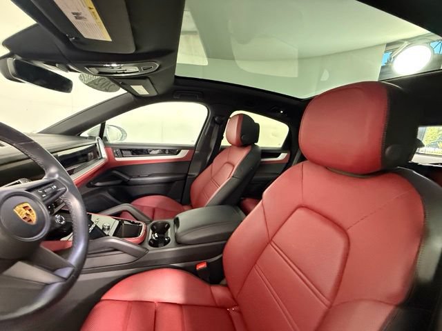Used 2024 Porsche Cayenne Coupe AWD/4WD image 17