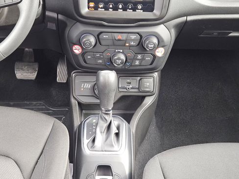 Certified 2023 Jeep Renegade Latitude image 19