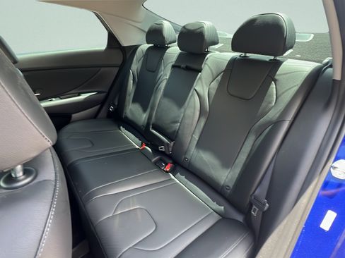 Used 2023 Hyundai Elantra Limited FWD image 9