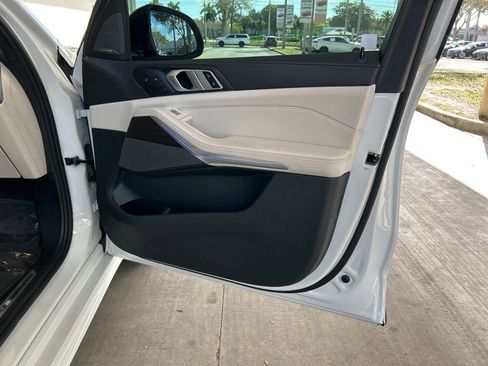 Used 2024 BMW X7 xDrive40i w/ Executive Package image 24