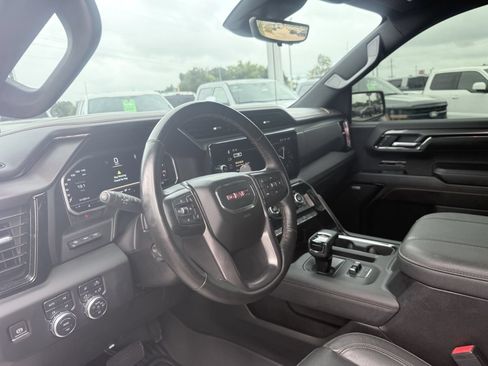 Used 2023 GMC Sierra 1500 AT4 w/ Technology Package AWD/4WD image 9