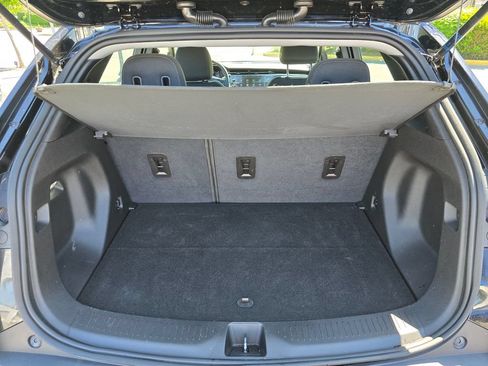 Used 2023 Chevrolet Bolt EUV LT w/ Comfort Package FWD image 17