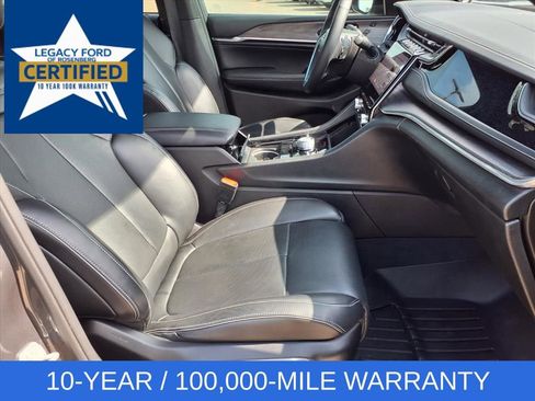 Used 2022 Jeep Grand Cherokee Overland w/ Luxury Tech Group IV AWD/4WD image 27