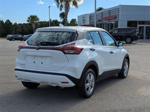 New 2025 Nissan Kicks Play S image 3