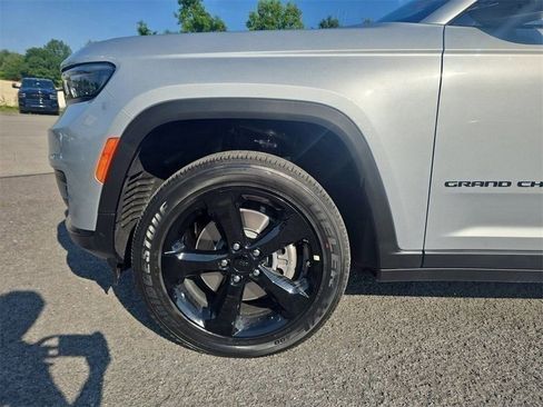 New 2025 Jeep Grand Cherokee L Altitude image 8