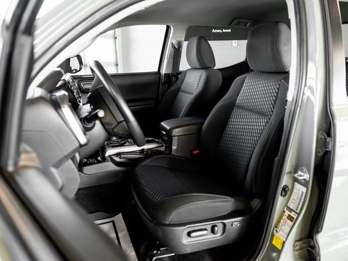 Used 2023 Toyota Tacoma w/ Trail Edition image 9