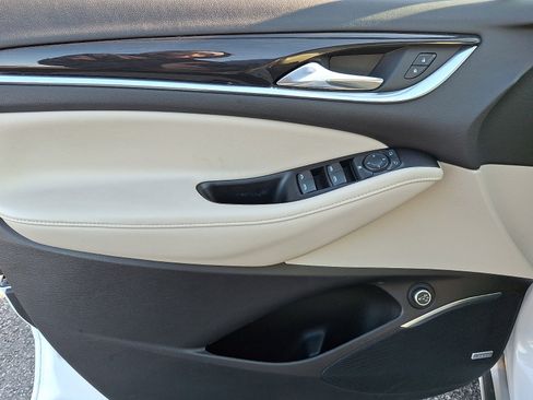 Used 2020 Buick Enclave Essence w/ Sound and Sites Package image 12