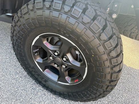 Used 2021 Jeep Gladiator Rubicon AWD/4WD image 7
