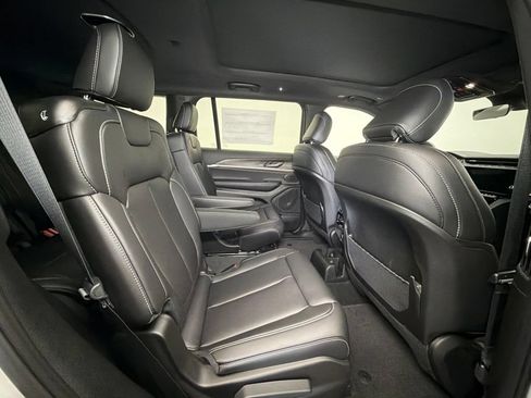 New 2026 Jeep Grand Cherokee L Limited w/ Limited Altitude Package AWD/4WD image 10