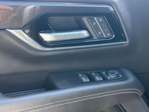 Used 2025 GMC Yukon Elevation image 7