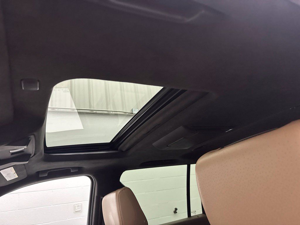 Used 2018 Cadillac Escalade ESV Platinum AWD/4WD image 25