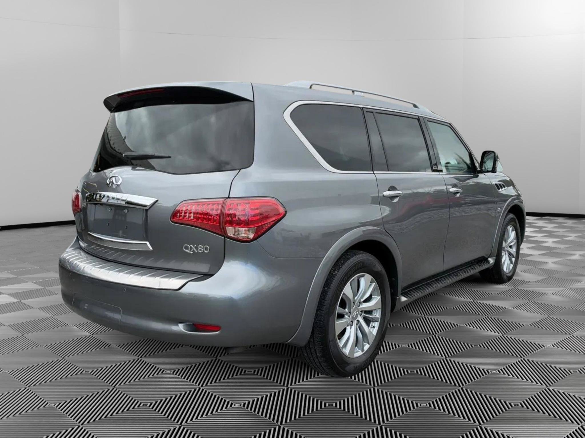 Used 2017 INFINITI QX80 4WD w/ All Season Package image 4