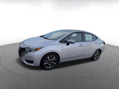 Used 2025 Nissan Versa SV FWD image 8