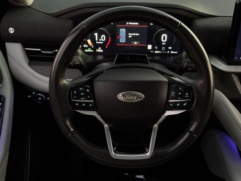 Used 2025 Ford Explorer Platinum w/ Ultimate Package image 19