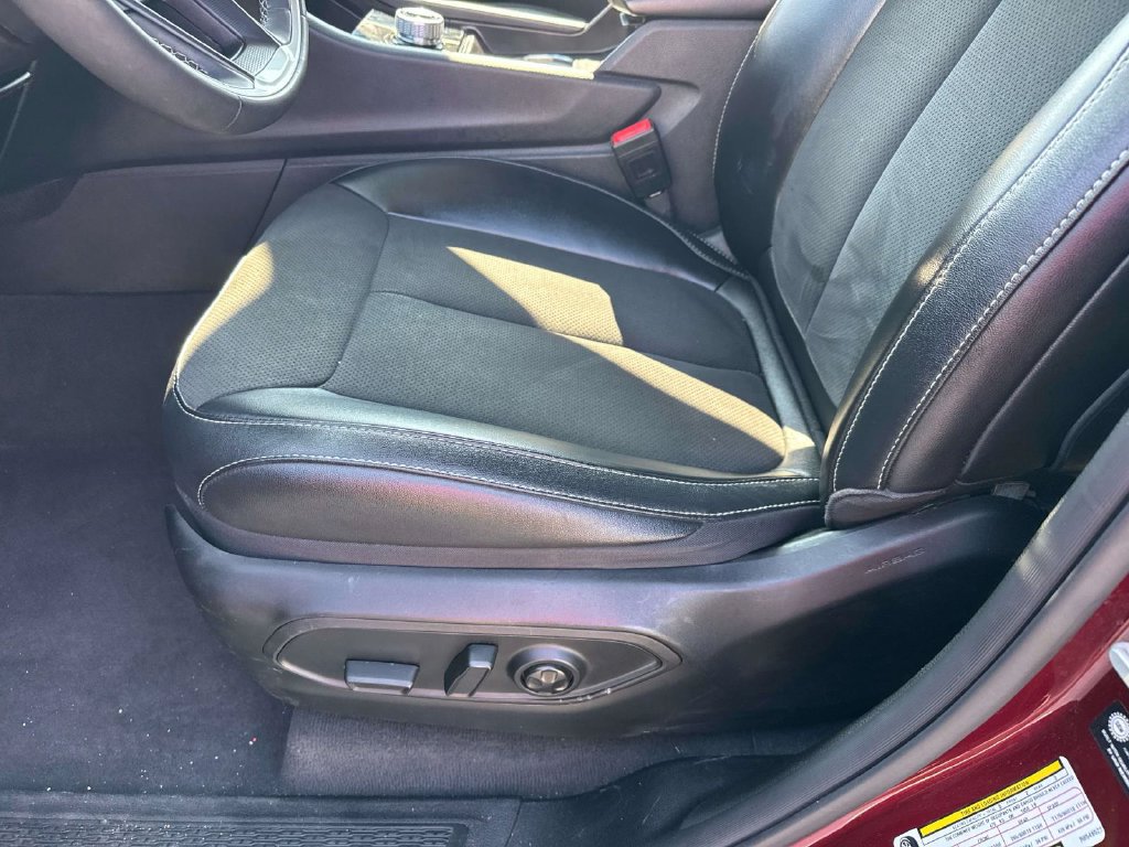 Used 2024 Jeep Grand Cherokee Altitude RWD image 16