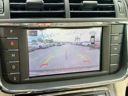 Used 2020 Lincoln Continental AWD w/ Premium Package image 14