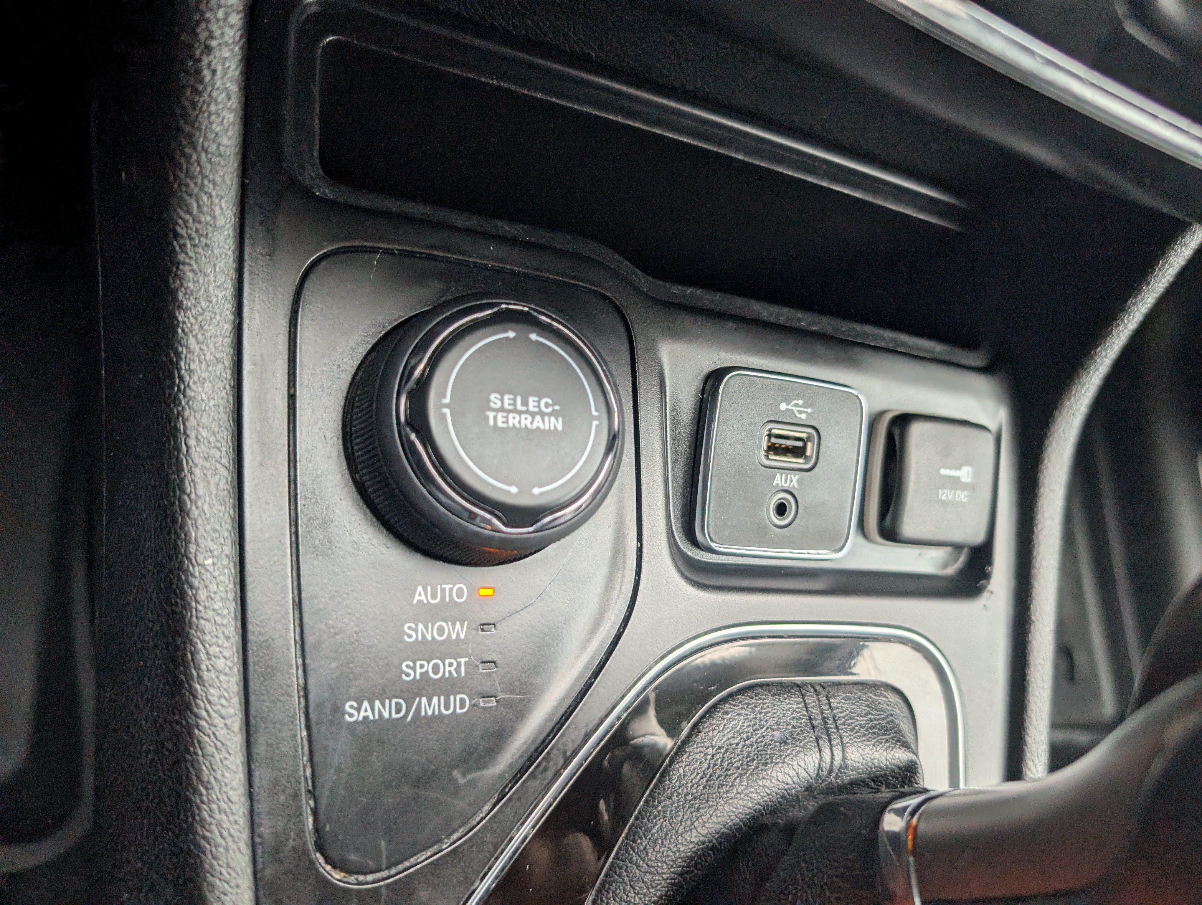 Used 2019 Jeep Cherokee Limited AWD/4WD image 20