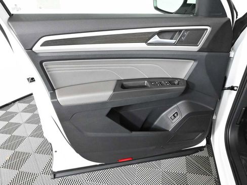Certified 2022 Volkswagen Atlas SE w/ Panoramic Sunroof Package FWD image 20