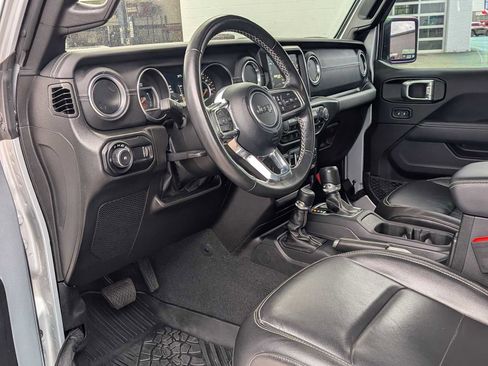 Used 2023 Jeep Wrangler Unlimited Sahara w/ Dual Top Group AWD/4WD image 12
