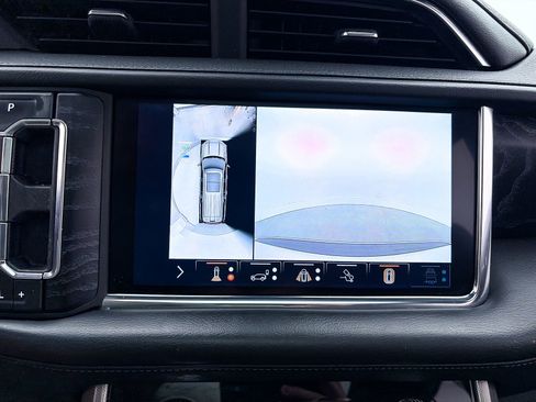 Used 2022 GMC Yukon XL Denali w/ Denali Ultimate Package image 9