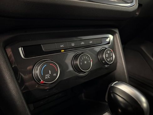 Used 2020 Volkswagen Tiguan S image 14