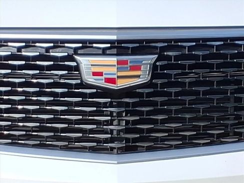 Used 2024 Cadillac XT6 Premium Luxury image 15